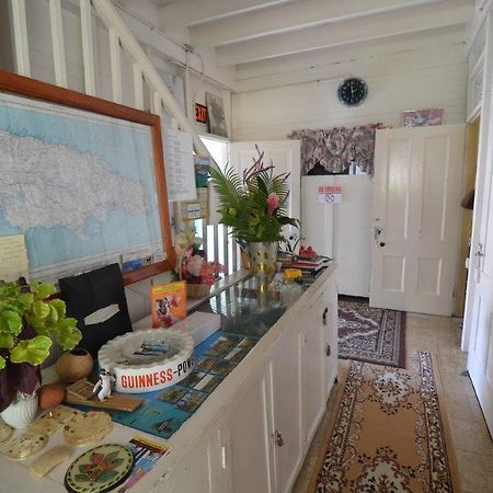 Holiday Home - Guest House Порт-Антонио Экстерьер фото